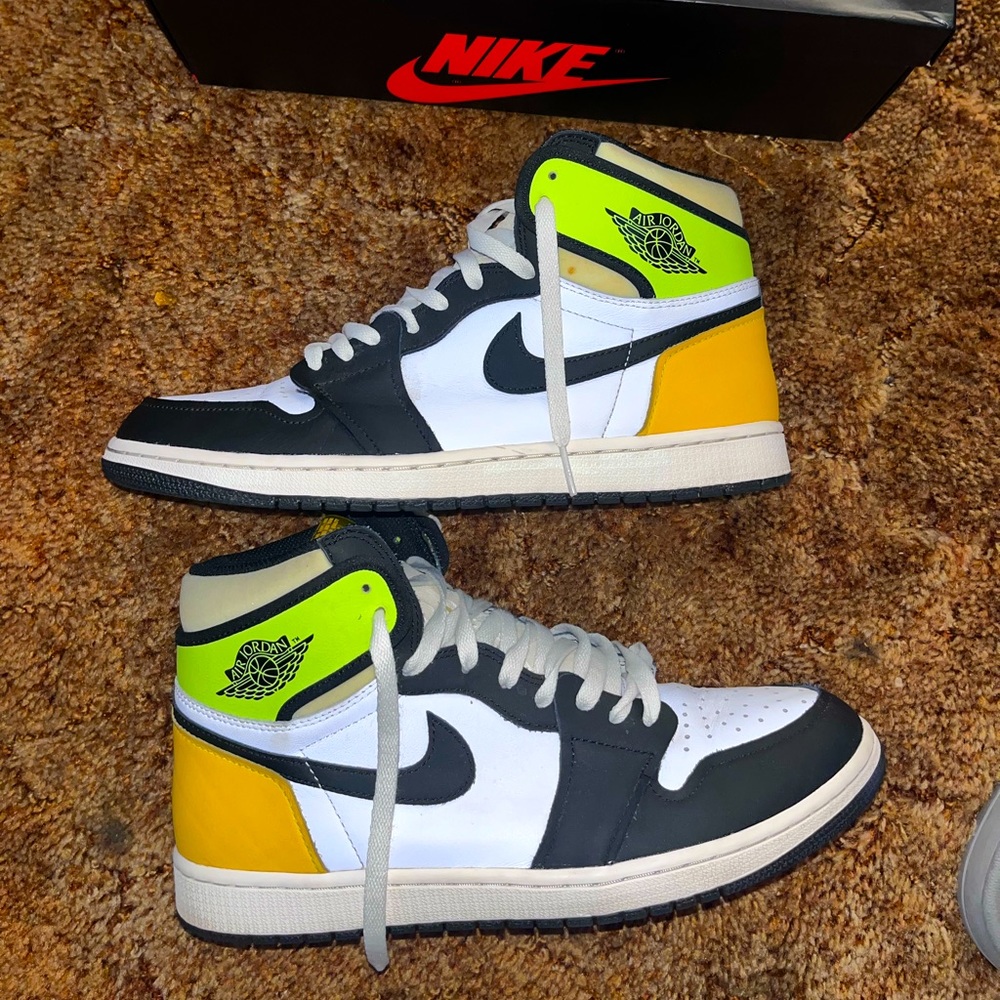 Jordan 1 High Volt white black university gold Sz 11.5